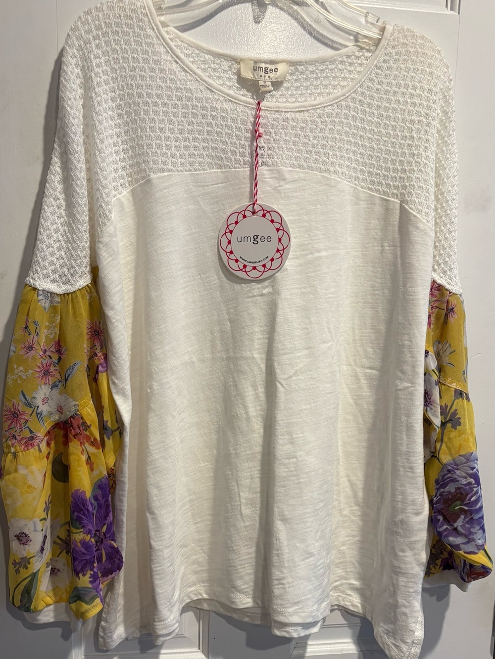 NWT! Umgee Women’s White Tunic with Yellow Floral Balloon Sleeves. Size S